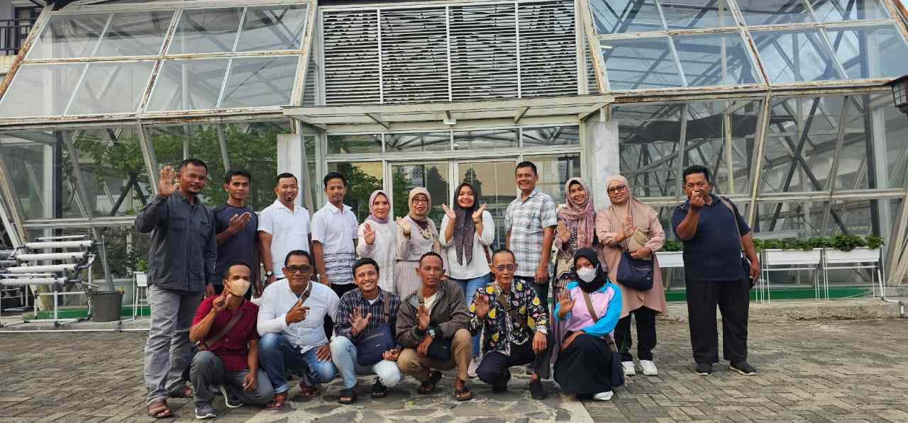 Gallery Bimbingan Teknis dan Uji Kompetensi Sertifikat Profesi BNSP PUBLIC AREA CLEANER BPVP Bandung Barat Gallery Bimbingan Teknis dan Uji Kompetensi Sertifikat Profesi BNSP PUBLIC AREA CLEANER BPVP Bandung Barat