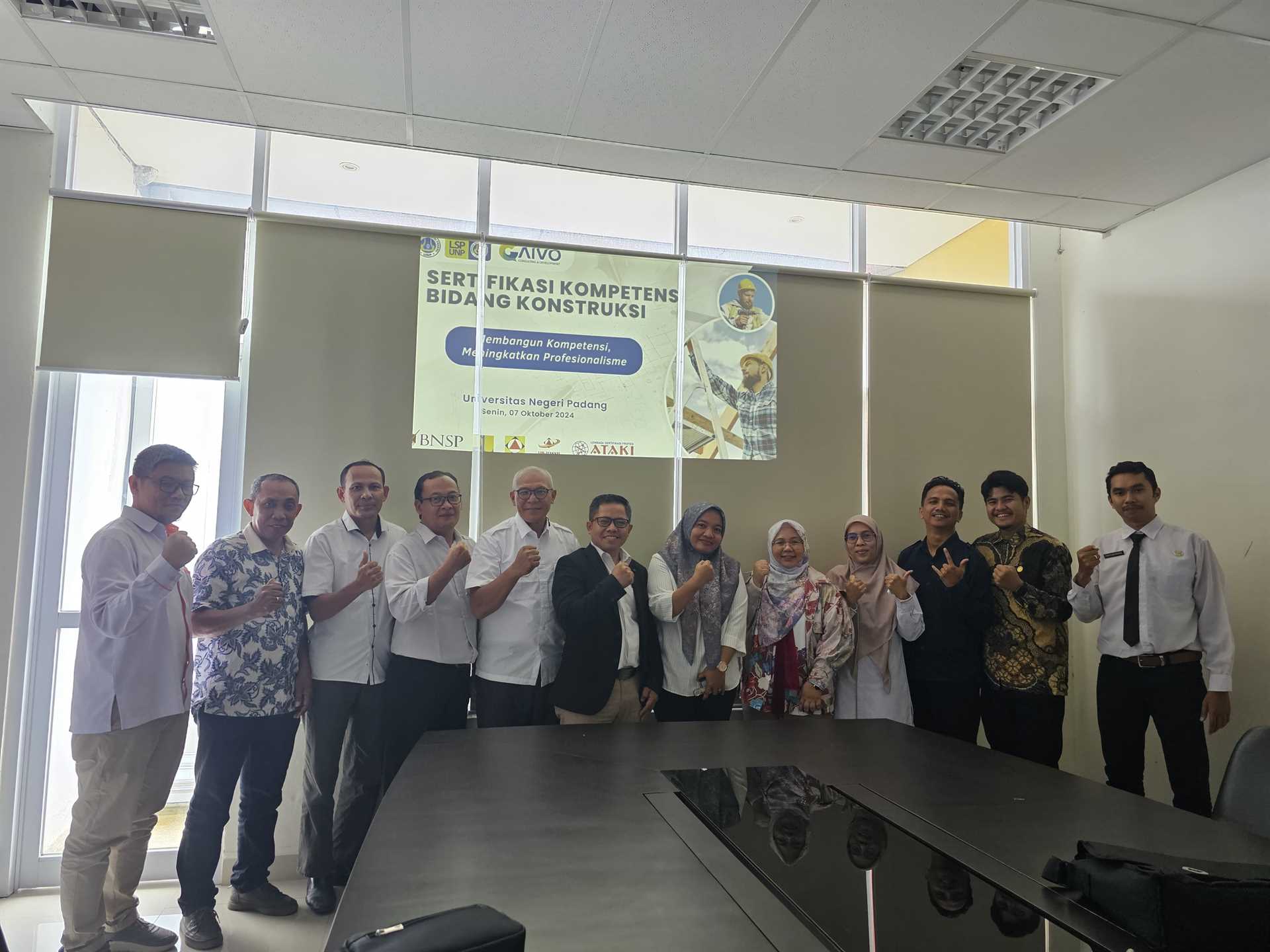 Gallery Bimbingan Teknis dan Uji Kompetensi Sertifikat Profesi BNSP PUBLIC AREA CLEANER Universitas Negeri Padang Gallery Bimbingan Teknis dan Uji Kompetensi Sertifikat Profesi BNSP PUBLIC AREA CLEANER Universitas Negeri Padang