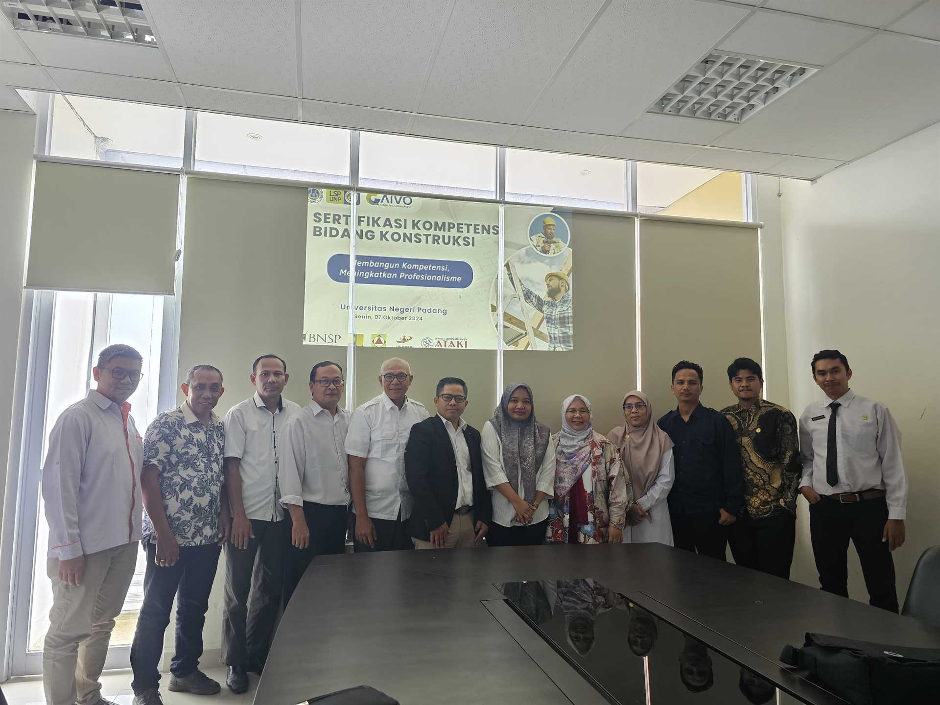 Gallery Bimbingan Teknis dan Uji Kompetensi Sertifikat Profesi BNSP PUBLIC AREA CLEANER Universitas Negeri Padang Gallery Bimbingan Teknis dan Uji Kompetensi Sertifikat Profesi BNSP PUBLIC AREA CLEANER Universitas Negeri Padang