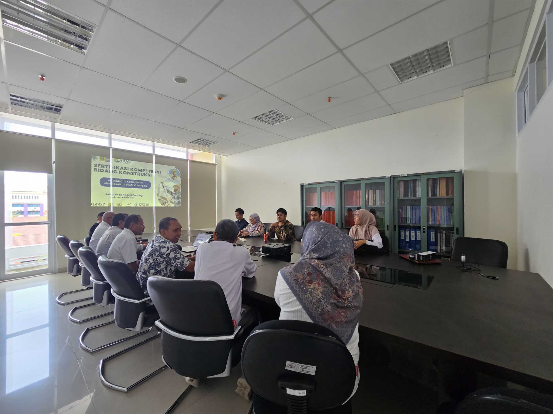 Gallery Bimbingan Teknis dan Uji Kompetensi Sertifikat Profesi BNSP PUBLIC AREA CLEANER Universitas Negeri Padang Gallery Bimbingan Teknis dan Uji Kompetensi Sertifikat Profesi BNSP PUBLIC AREA CLEANER Universitas Negeri Padang