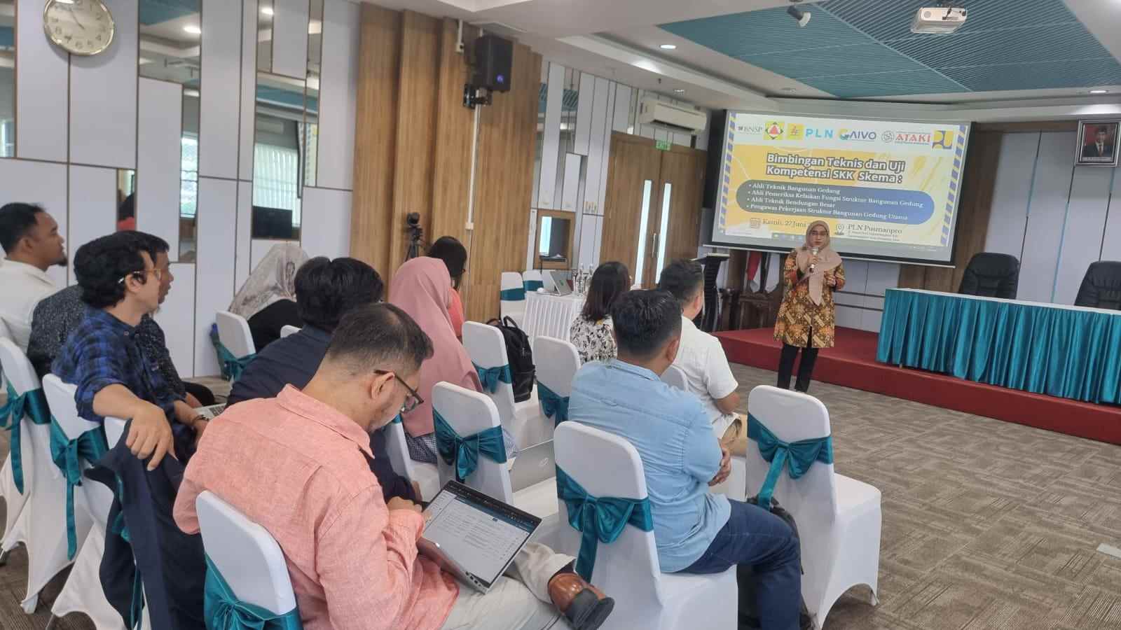 Gallery Bimbingan Teknis dan Uji Kompetensi Sertifikat Profesi BNSP PUBLIC AREA CLEANER PLN Semarang Jawa Tengah Gallery Bimbingan Teknis dan Uji Kompetensi Sertifikat Profesi BNSP PUBLIC AREA CLEANER PLN Semarang Jawa Tengah