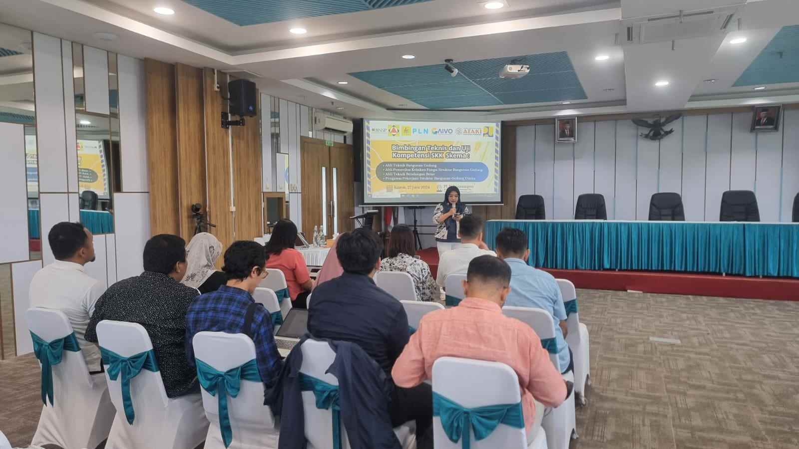 Gallery Bimbingan Teknis dan Uji Kompetensi Sertifikat Profesi BNSP PUBLIC AREA CLEANER PLN Semarang Jawa Tengah Gallery Bimbingan Teknis dan Uji Kompetensi Sertifikat Profesi BNSP PUBLIC AREA CLEANER PLN Semarang Jawa Tengah